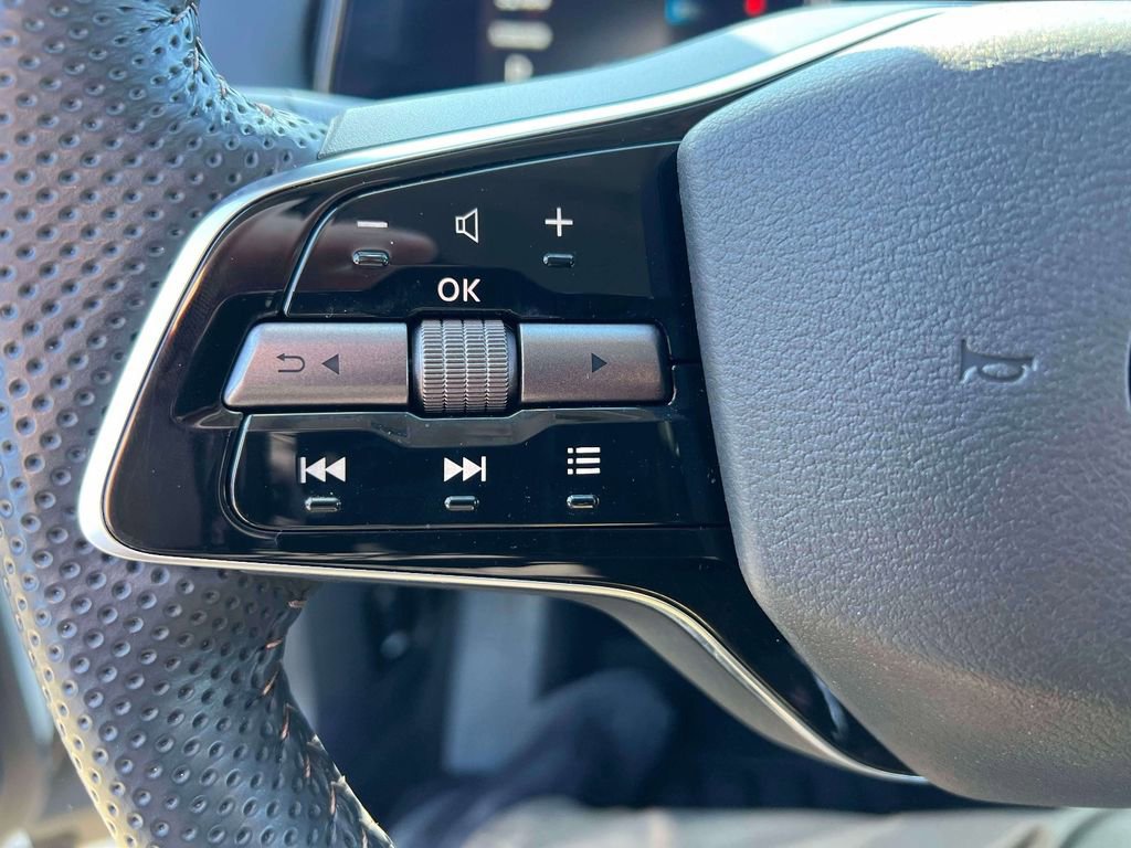 Used 2024 Nissan Ariya AWD image 21