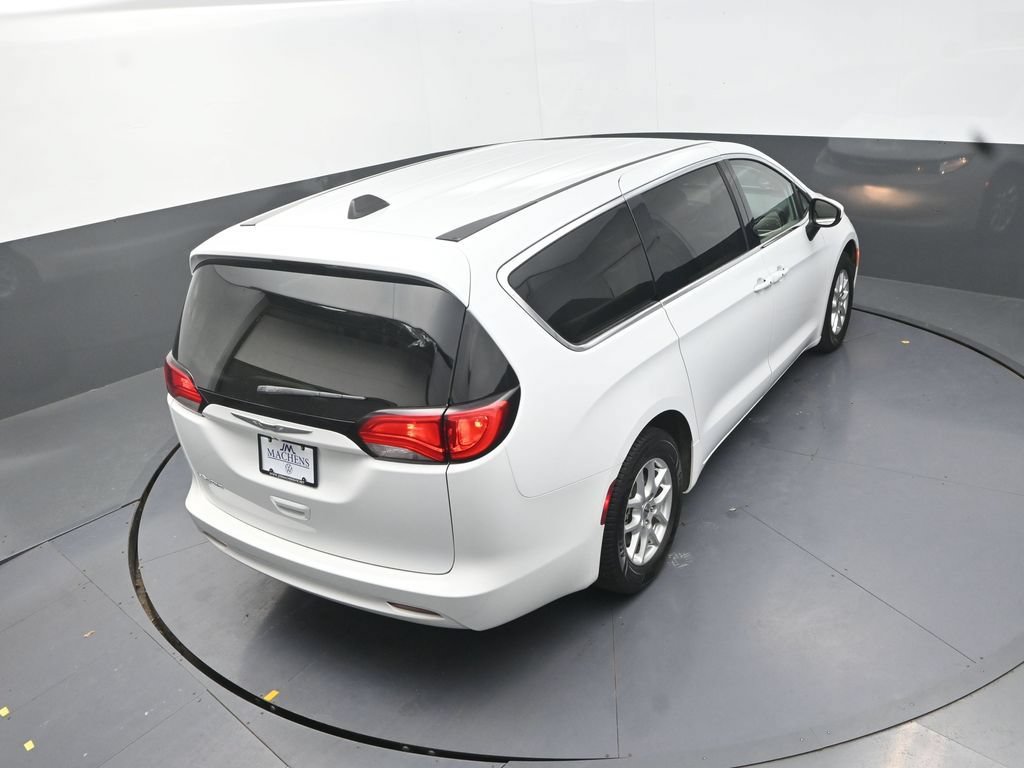 Used 2022 Chrysler Voyager LX FWD image 21