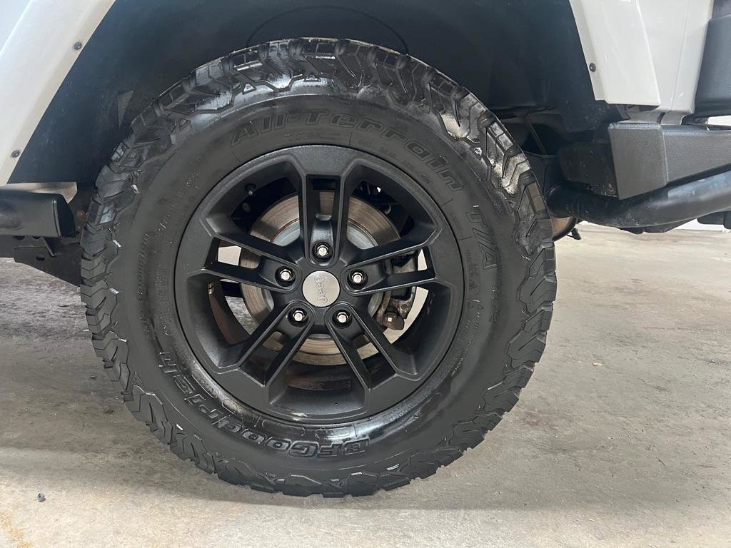 Used 2017 Jeep Wrangler Sahara image 31