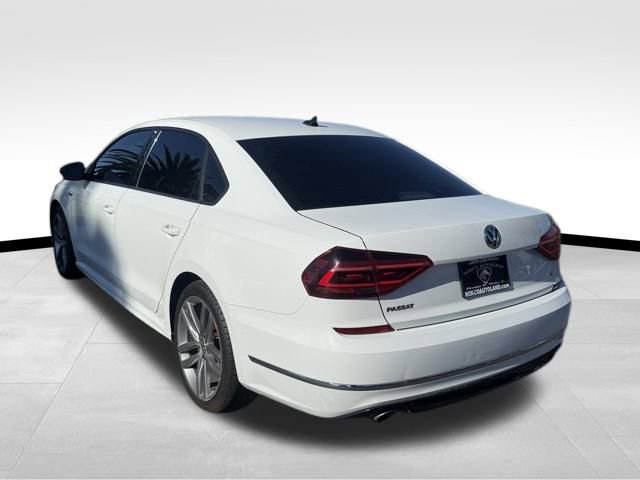 Used 2018 Volkswagen Passat 2.0T R-Line w/ R-Line Lighting Package image 4