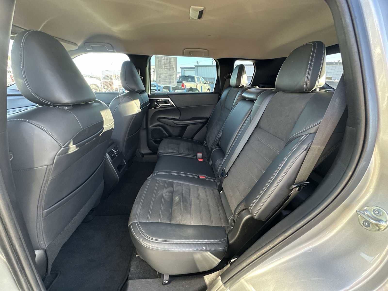 Used 2023 Mitsubishi Outlander SE image 22