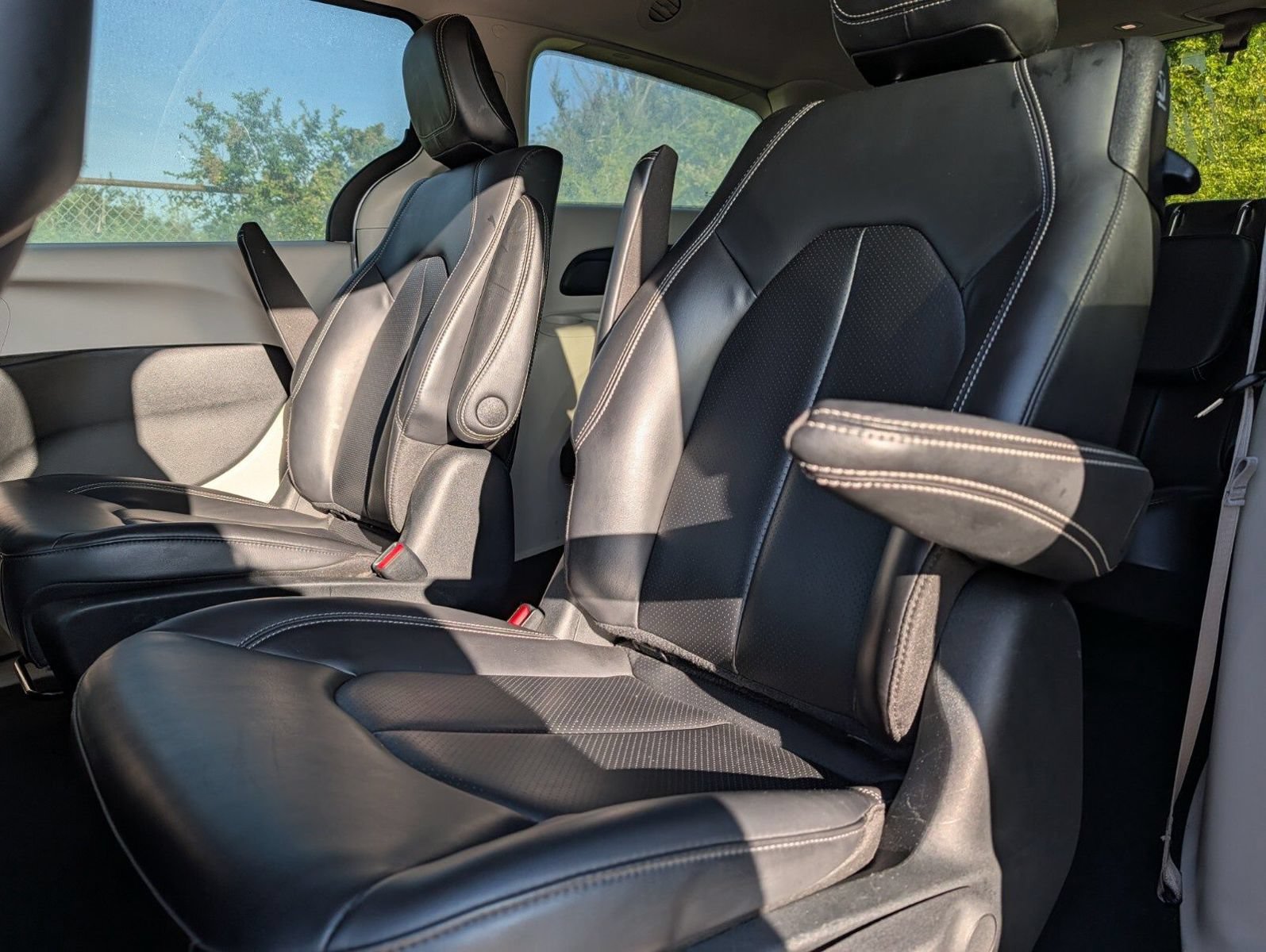 Used 2023 Chrysler Pacifica Touring-L FWD image 20
