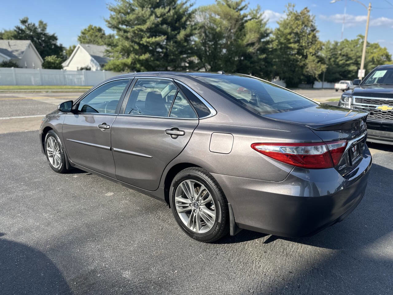 Used 2017 Toyota Camry SE image 5