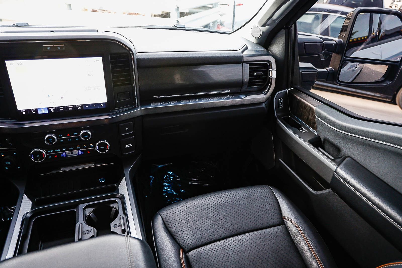 Used 2025 Ford F250 Lariat w/ Black Appearance Package AWD/4WD image 15