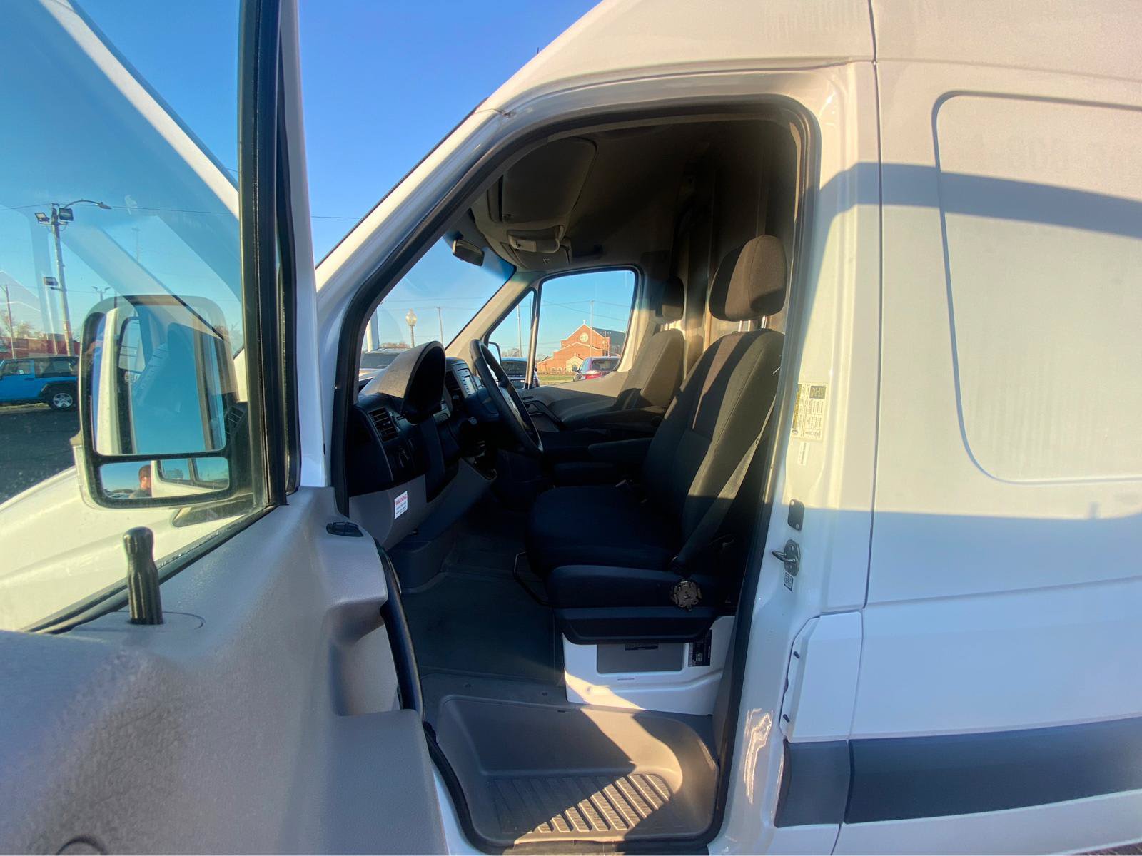 Used 2015 Freightliner Sprinter 2500 RWD image 10