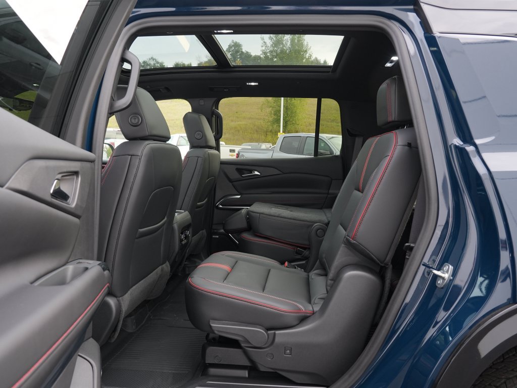 New 2027 Chevrolet Traverse RS w/ LPO, Floor Liner Package AWD/4WD image 12