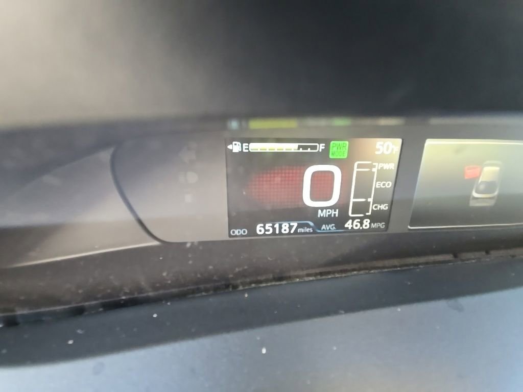 Used 2022 Toyota Prius LE image 12