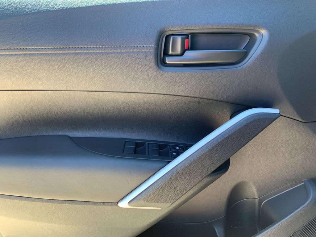 Used 2026 Toyota Corolla Cross LE FWD image 12