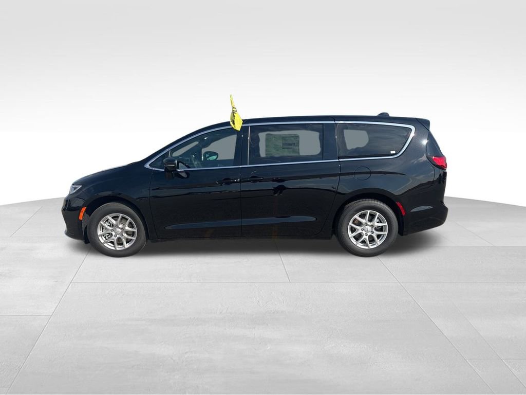 New 2026 Chrysler Pacifica Select image 10