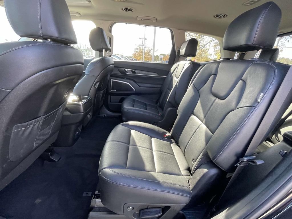 Used 2024 Kia Telluride EX w/ EX Captain's Chair Package image 13