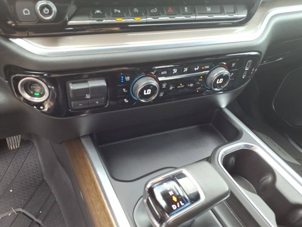 Used 2022 Chevrolet Silverado 1500 High Country w/ High Country Premium Package AWD/4WD image 30