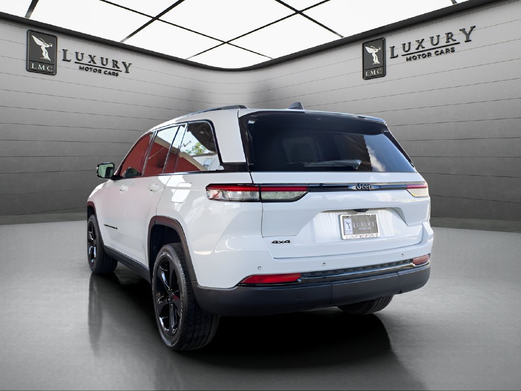 Used 2024 Jeep Grand Cherokee Altitude AWD/4WD image 6