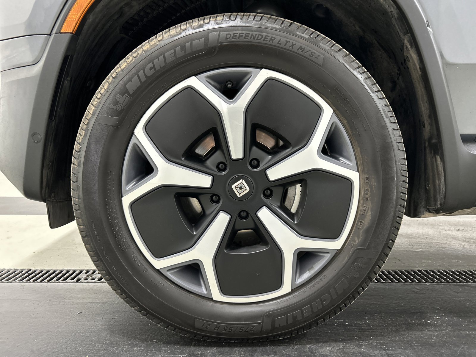 Used 2023 Rivian R1S Adventure AWD/4WD image 32