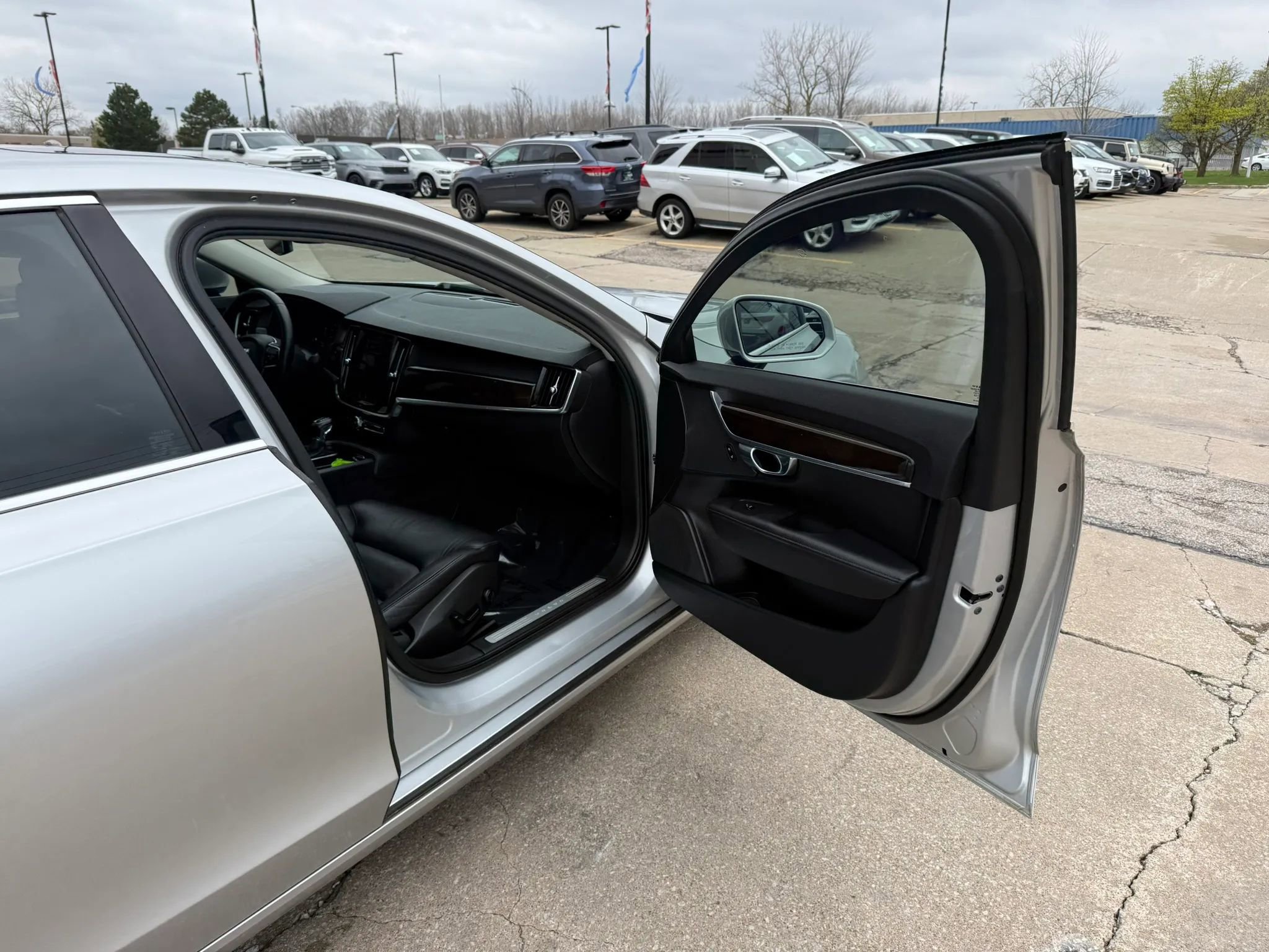 Used 2017 Volvo S90 T5 Momentum w/ Protection Package FWD image 24