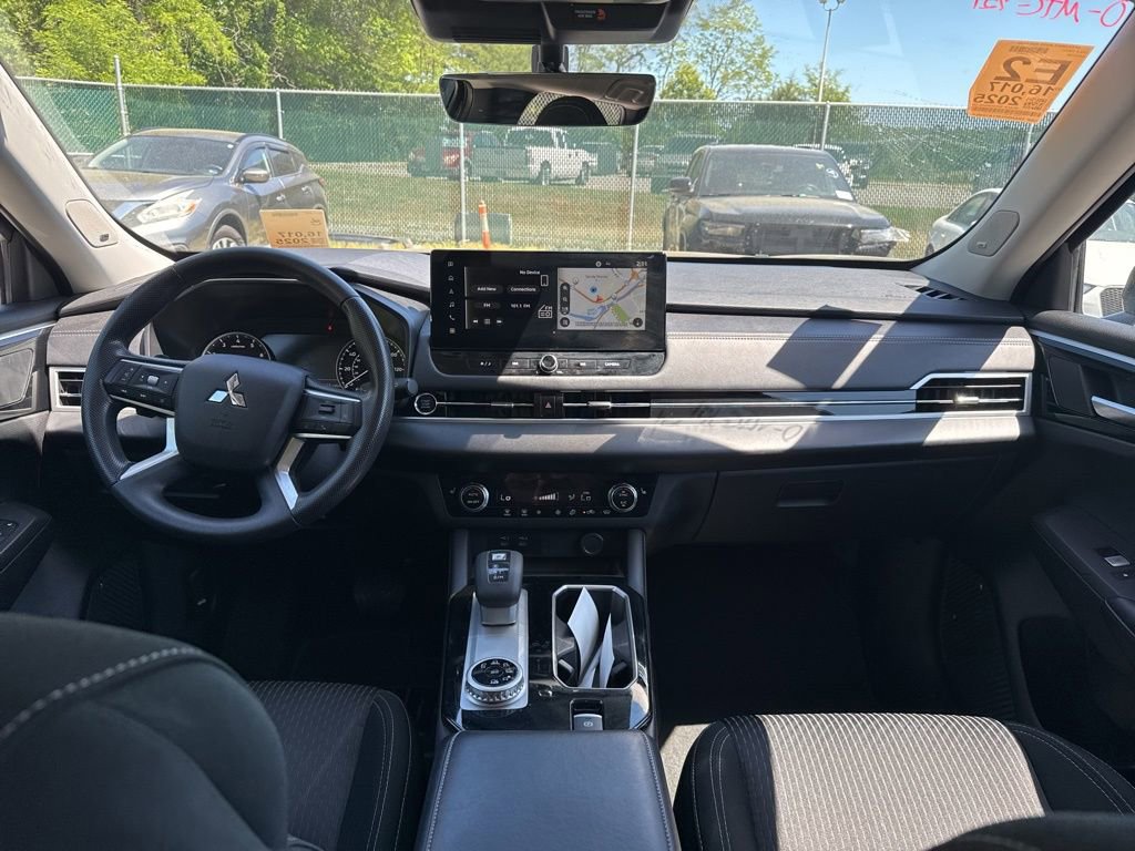 Used 2025 Mitsubishi Outlander ES image 15