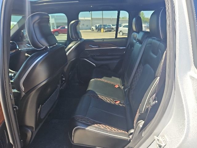 Used 2023 Jeep Grand Cherokee Summit w/ Adv Protech Group IV AWD/4WD image 17