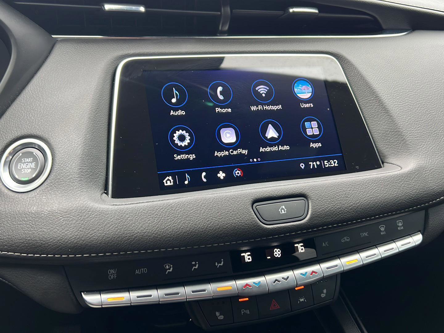 Used 2023 Cadillac XT4 Luxury w/ Cold Weather Package FWD image 17