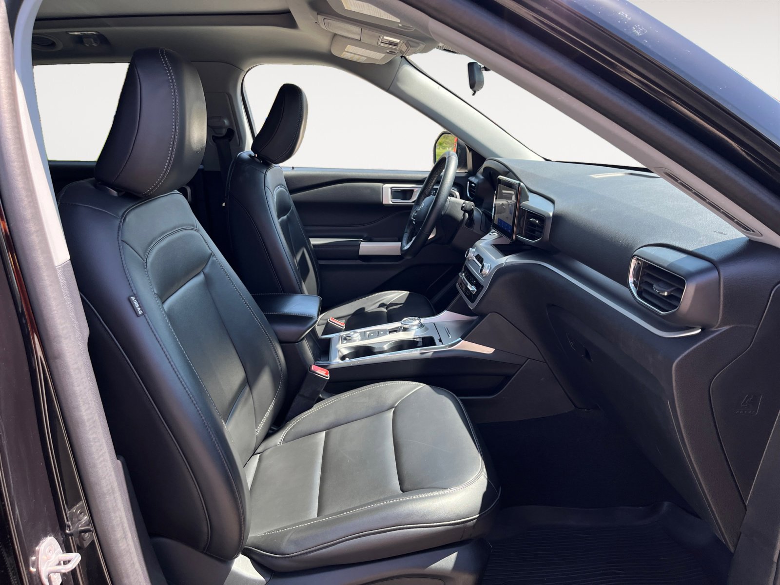 Used 2022 Ford Explorer XLT w/ Equipment Group 202A image 15