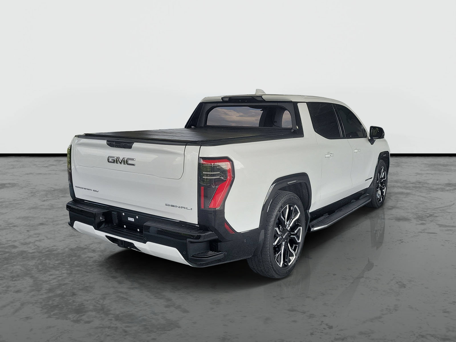 Used 2025 GMC Sierra EV Denali AWD/4WD image 2