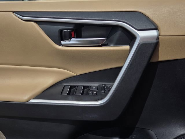 Used 2021 Toyota RAV4 XLE Premium image 17