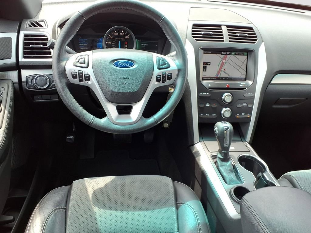 Used 2015 Ford Explorer XLT w/ Equipment Group 202B FWD image 10