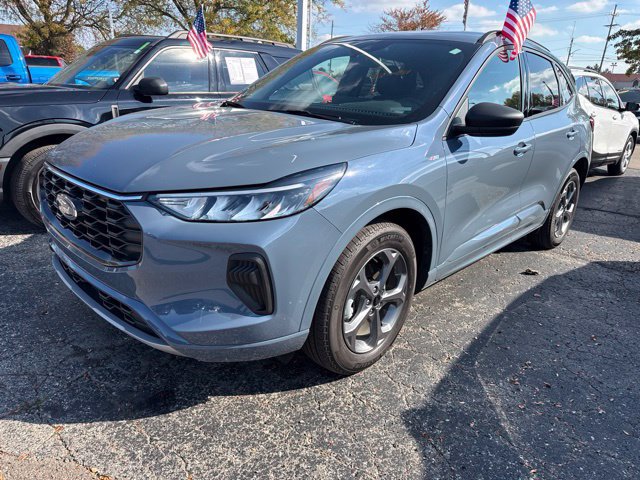 Used 2024 Ford Escape ST-Line w/ Tech Pack #1 AWD/4WD image 2