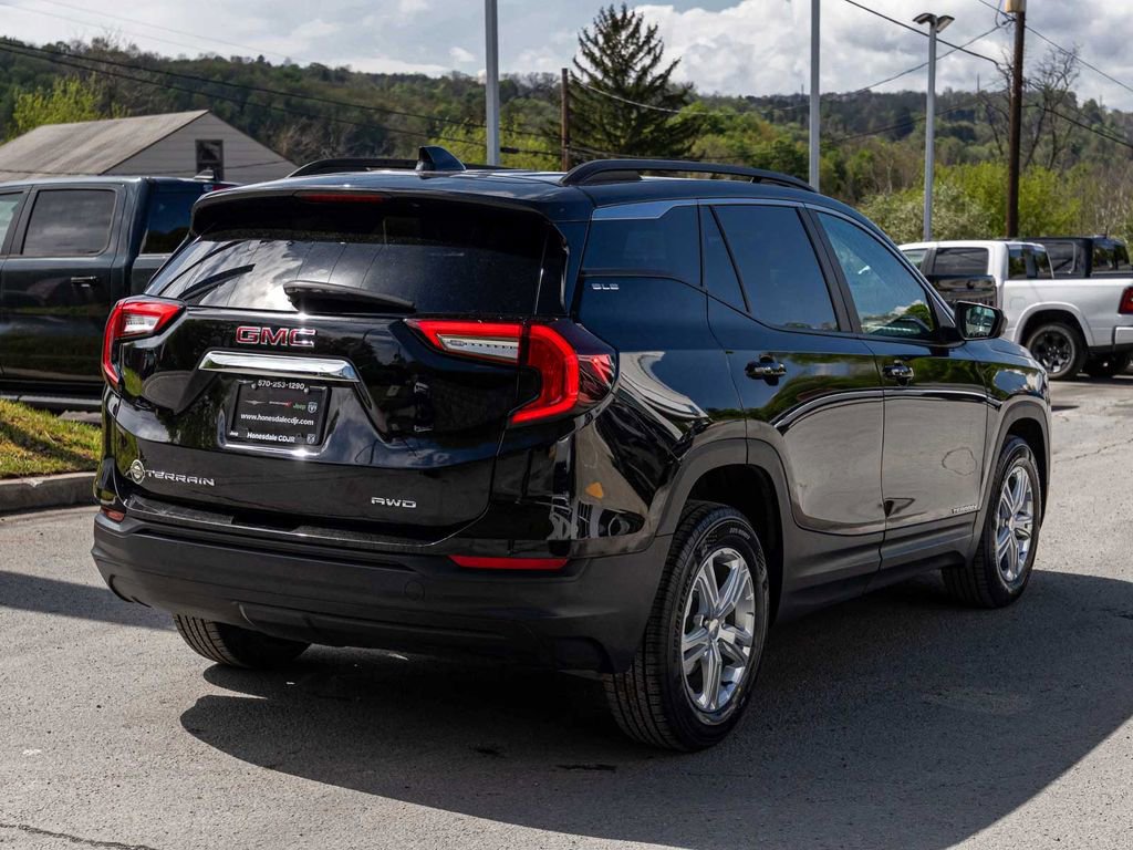 Used 2022 GMC Terrain SLE w/ Driver Convenience Package AWD/4WD image 4