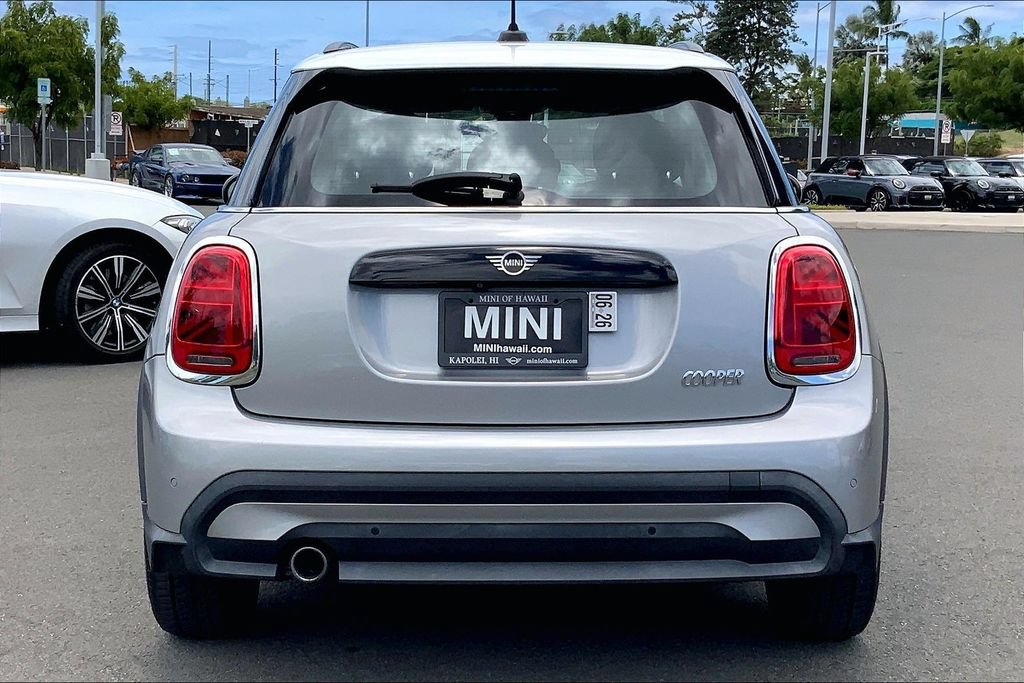 Used 2024 MINI Cooper 4-Door Hardtop FWD image 4