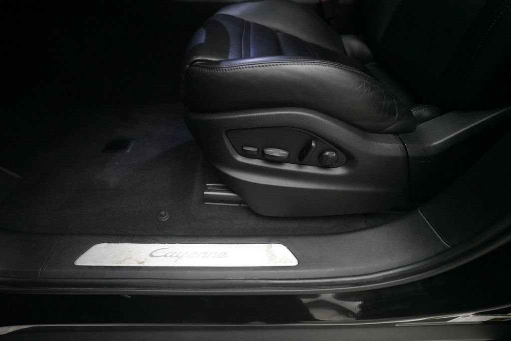 Certified 2022 Porsche Cayenne AWD/4WD image 12