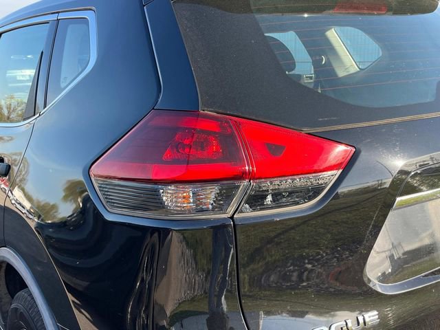 Used 2018 Nissan Rogue S image 10