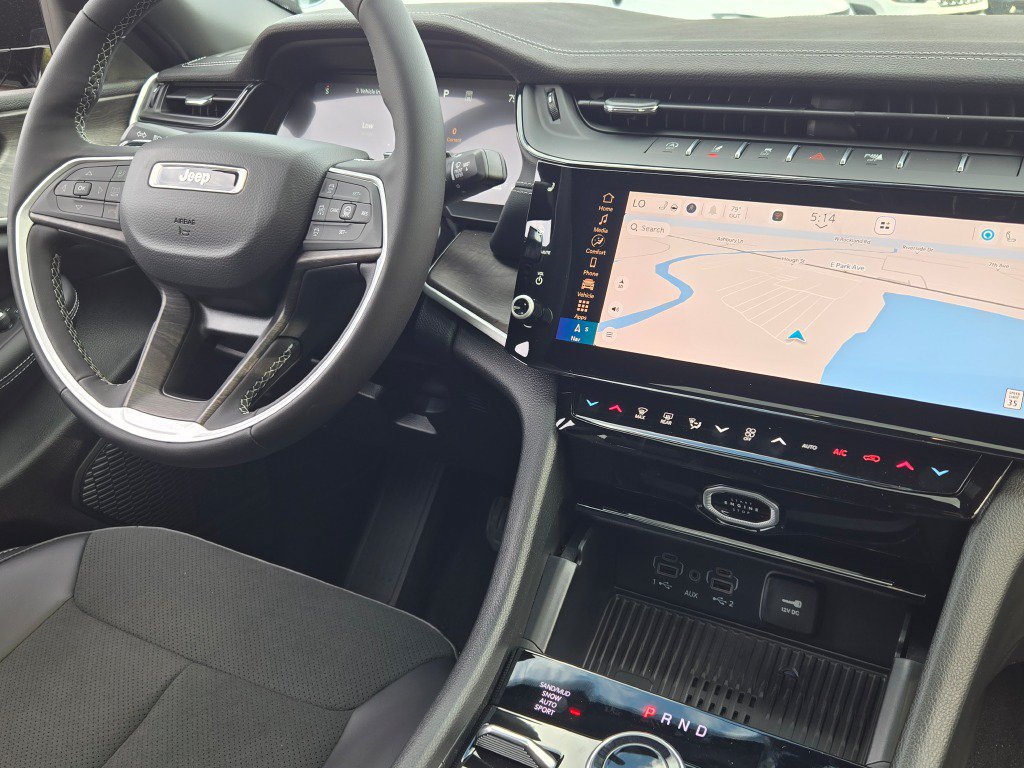 New 2027 Jeep Grand Cherokee Altitude AWD/4WD image 9