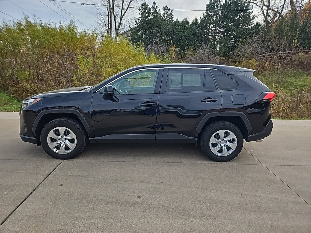 Used 2024 Toyota RAV4 LE image 7