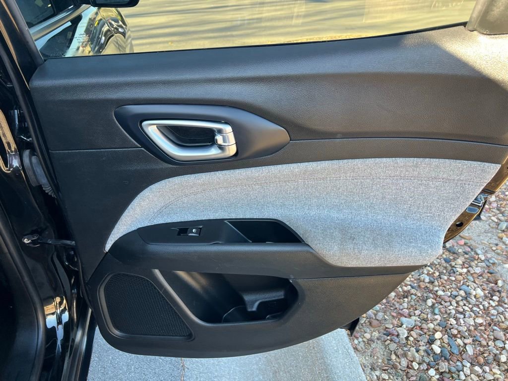 Used 2022 Jeep Compass Latitude image 22