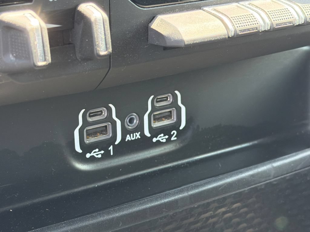 Used 2022 RAM 2500 Laramie AWD/4WD image 32