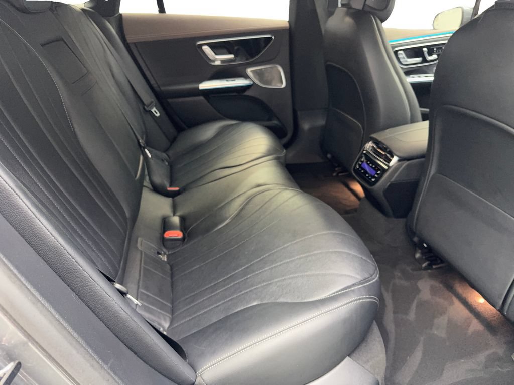 Used 2023 Mercedes-Benz EQE 500 4MATIC Sedan image 39