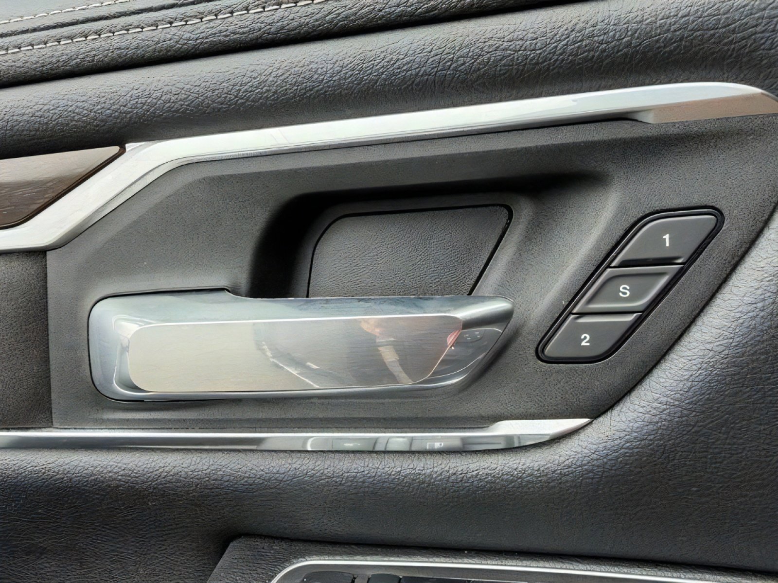 Used 2022 RAM 1500 Laramie AWD/4WD image 17