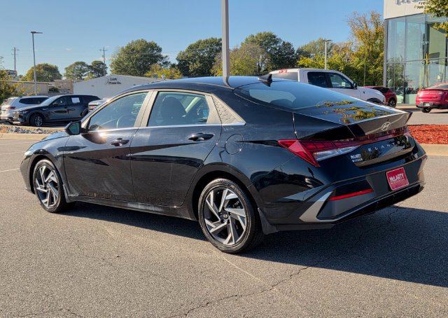 Used 2025 Hyundai Elantra SEL FWD image 3