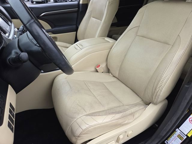 Used 2014 Toyota Highlander Limited w/ Driver Technology Package image 34
