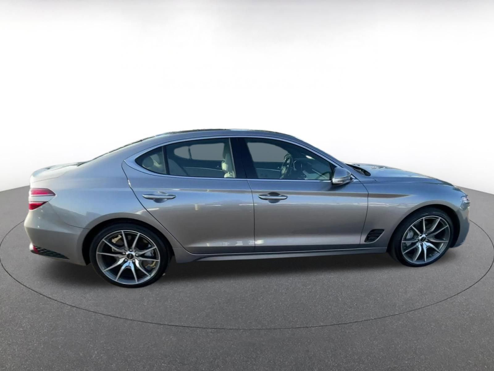 Used 2025 Genesis G70 2.5T image 16
