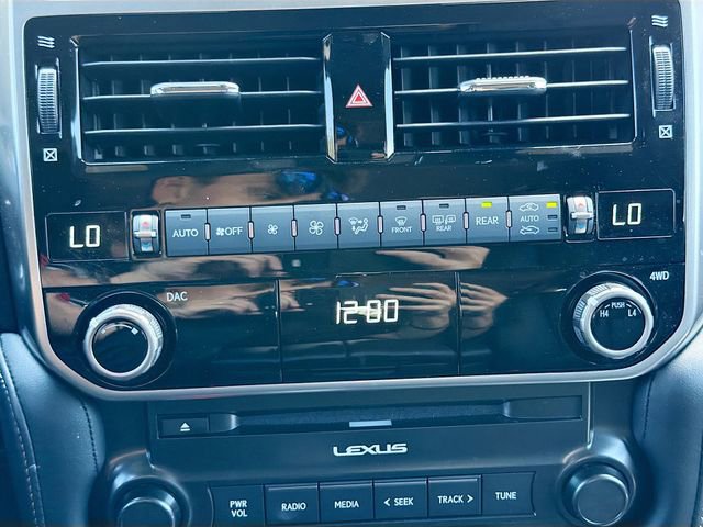 Used 2023 Lexus GX 460 Premium w/ Accessory Package AWD/4WD image 35