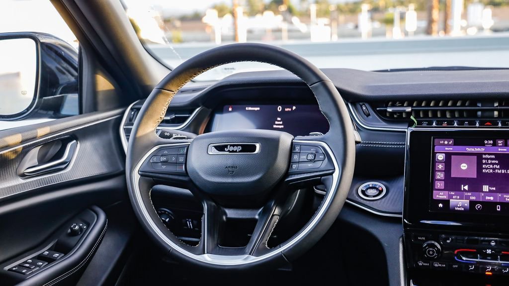 New 2025 Jeep Grand Cherokee L Altitude image 16