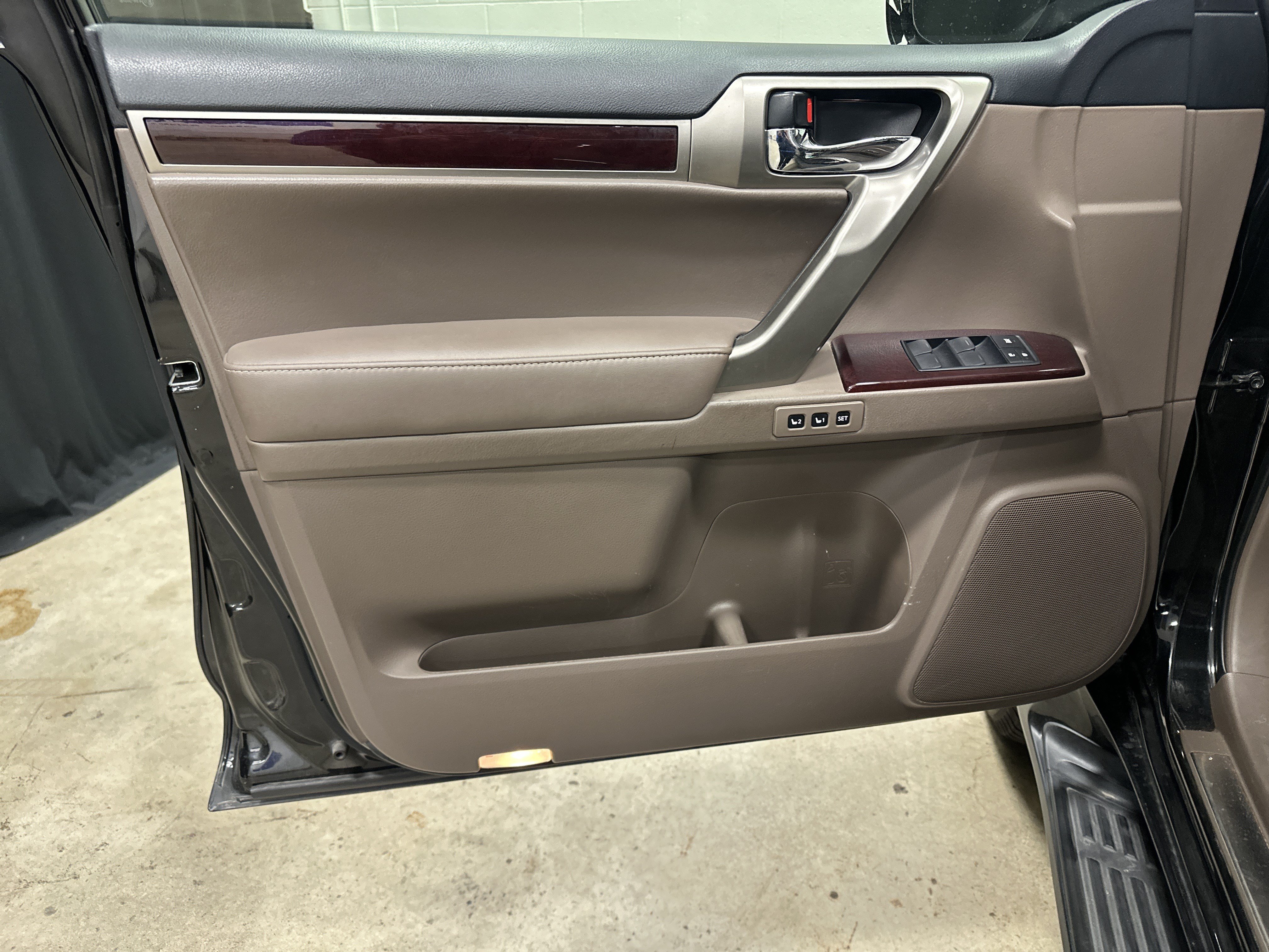 Used 2017 Lexus GX 460 AWD/4WD image 14
