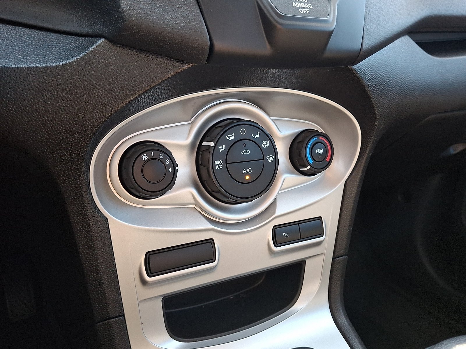 Used 2016 Ford Fiesta SE FWD image 17