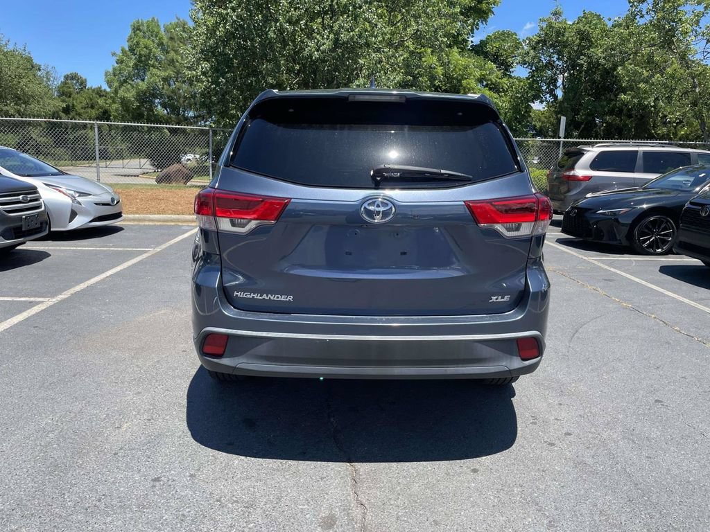 Used 2017 Toyota Highlander XLE FWD image 6