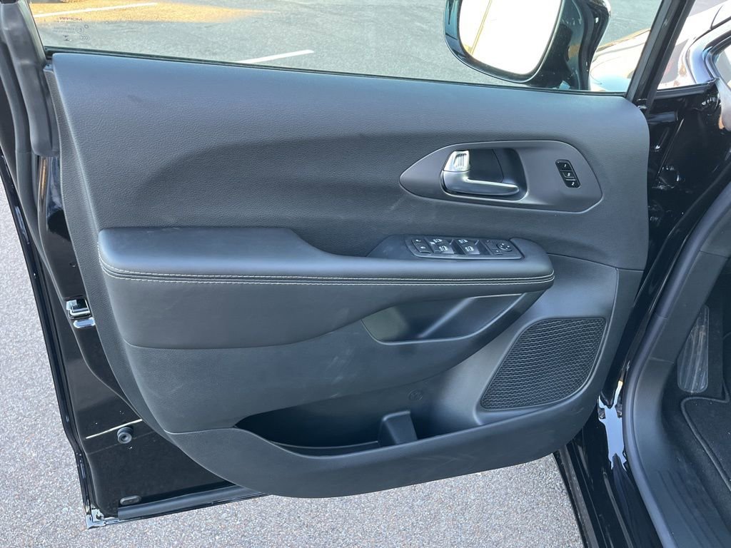 New 2026 Chrysler Pacifica Select w/ S Appearance Package image 34