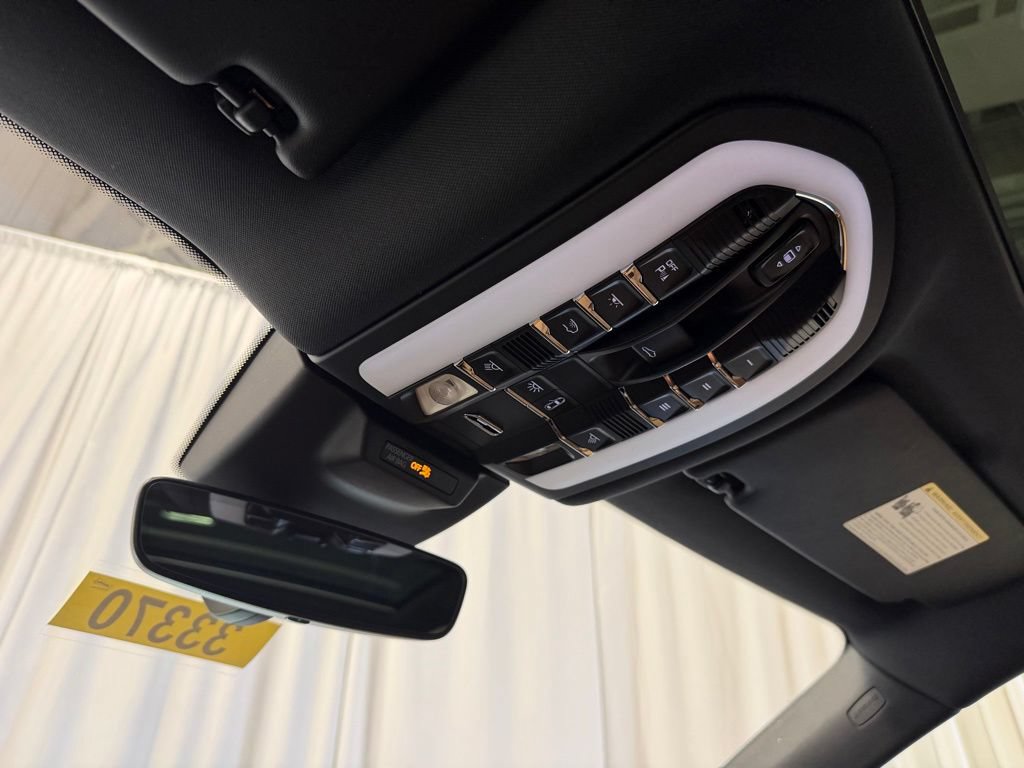 Certified 2026 Porsche Macan AWD/4WD image 18