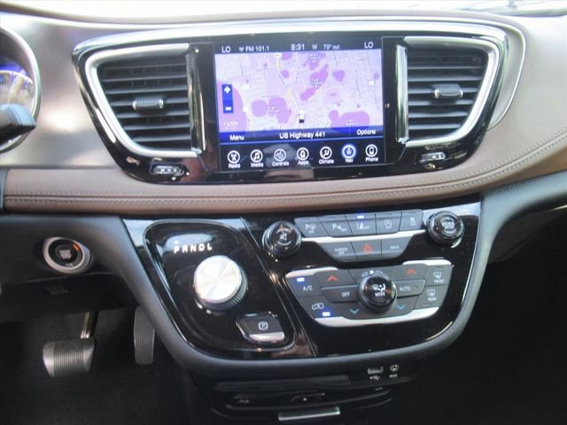 Used 2017 Chrysler Pacifica Limited FWD image 26