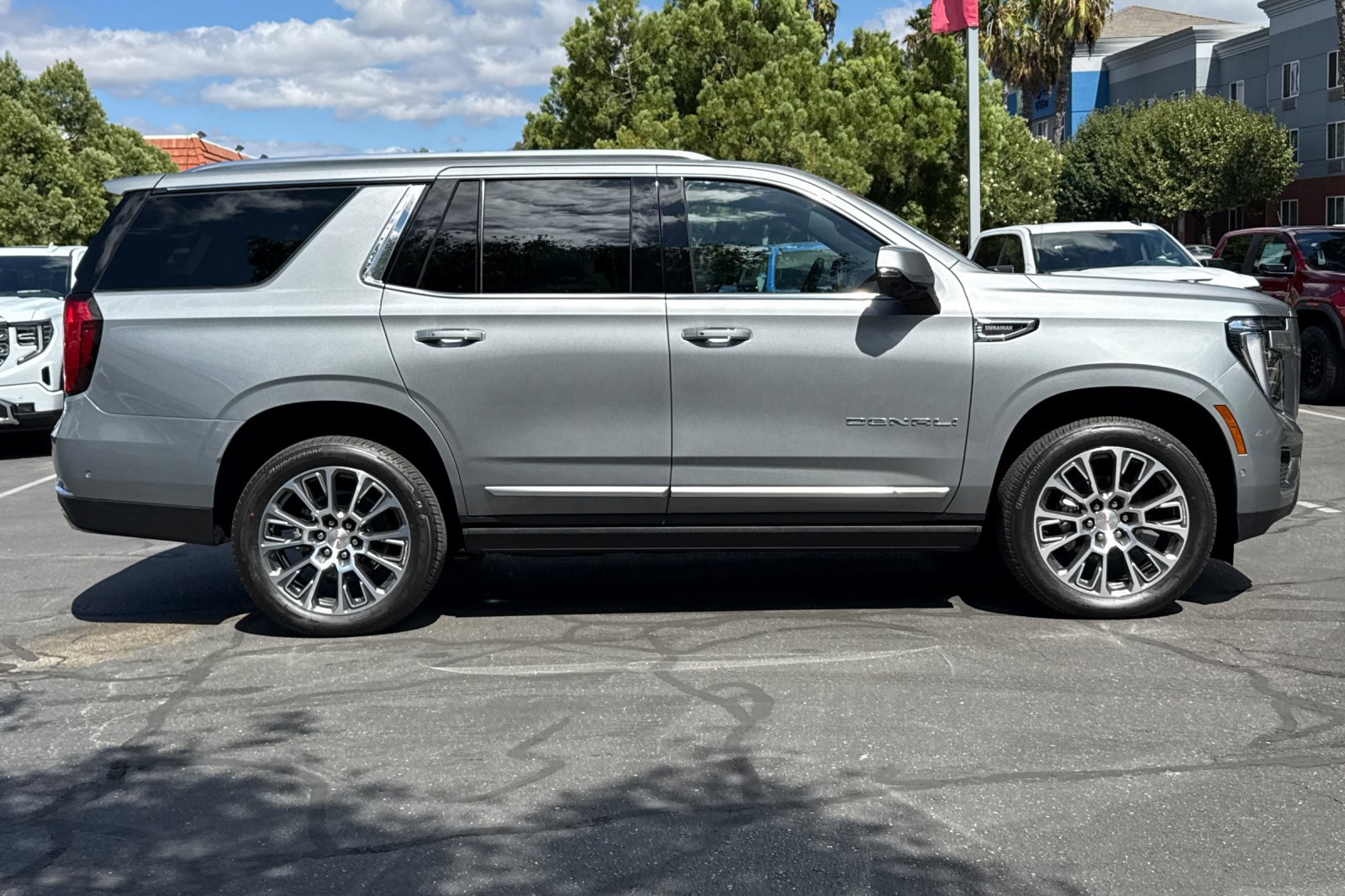 New 2026 GMC Yukon Denali w/ Denali Reserve Package AWD/4WD image 3