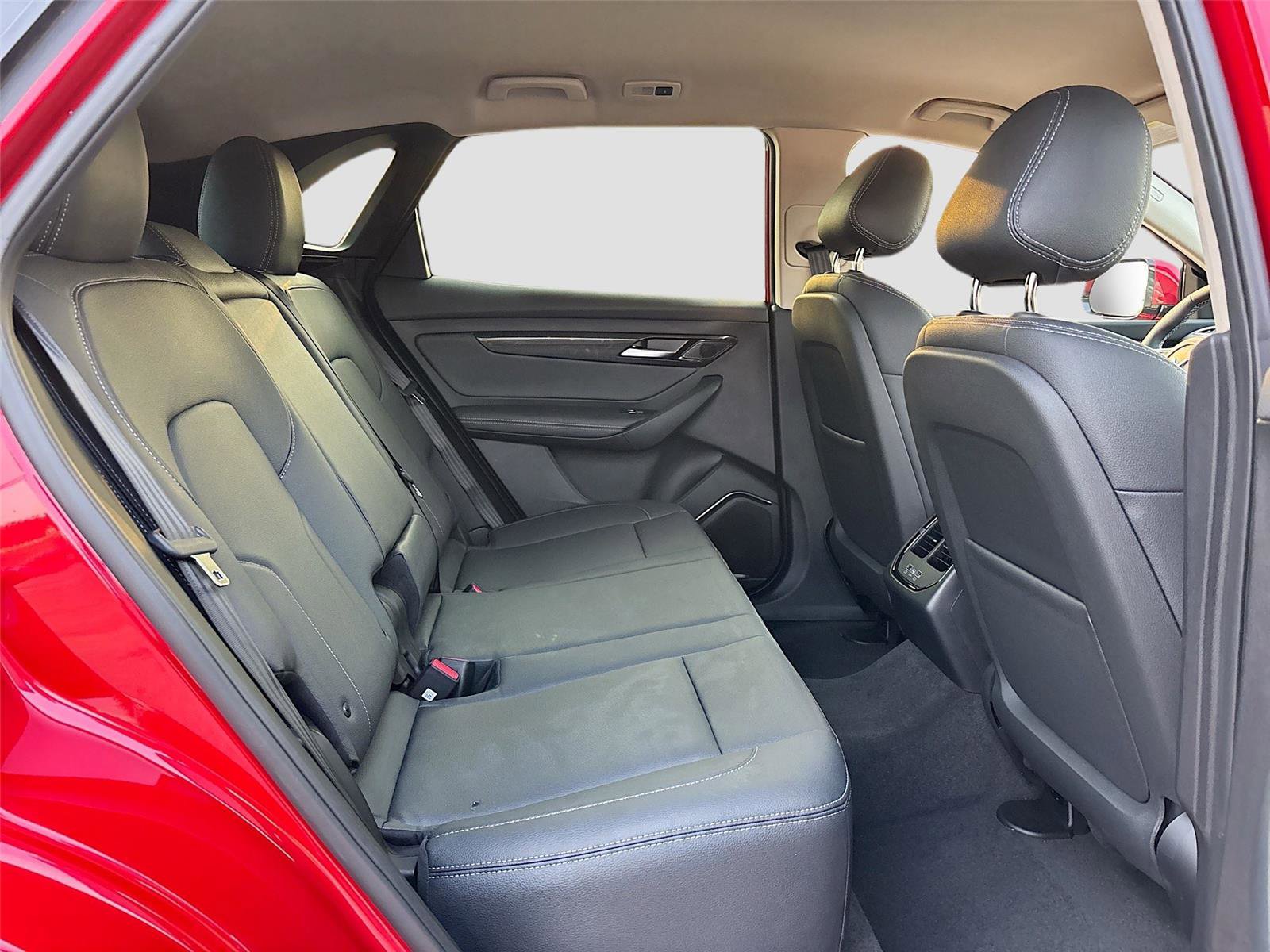 New 2025 VinFast VF 8 Eco image 27