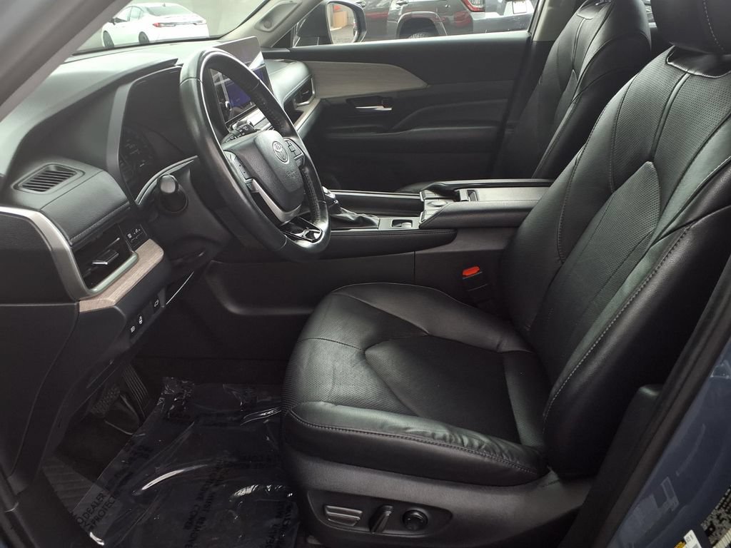 Certified 2024 Toyota Grand Highlander AWD image 18